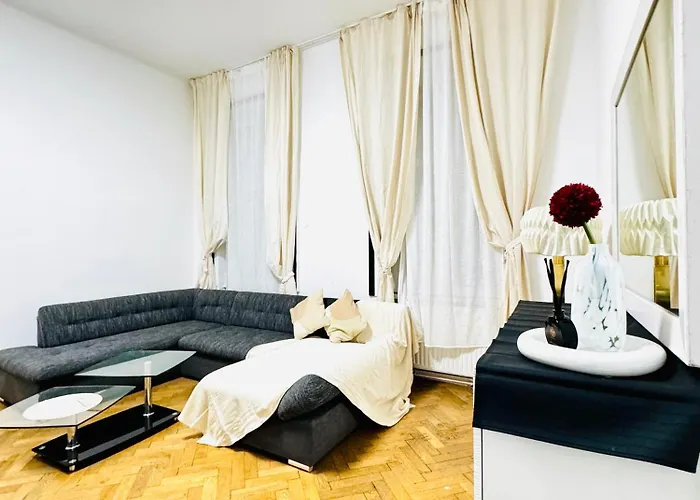Affordable Apartment, 4 Minutes From Stadthalle And U6 Metro Appartement